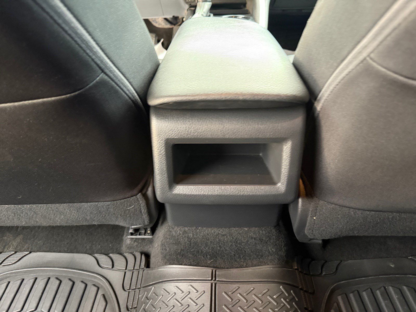 Used 2020 Toyota Camry LE w/ Carpet Mat Package FWD image 30