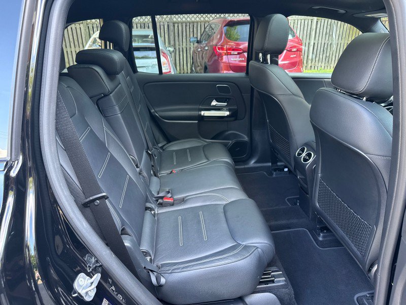 Used 2023 Mercedes-Benz EQB 300 4MATIC image 33