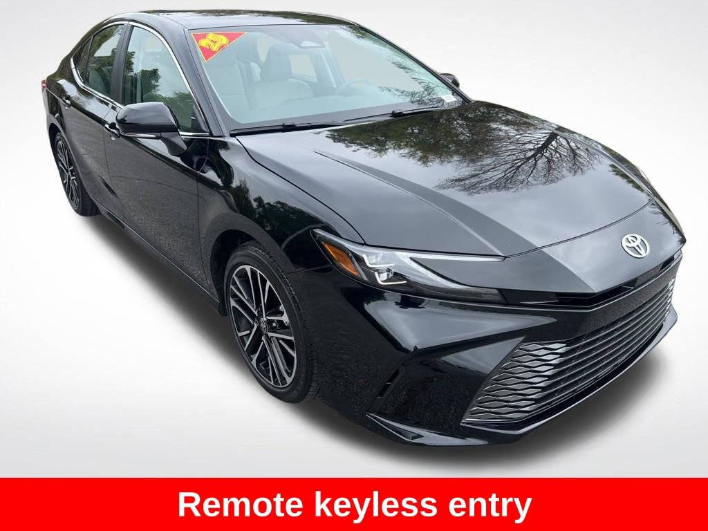 Used 2025 Toyota Camry XLE image 3