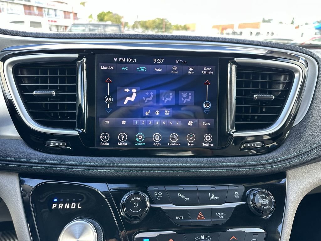 Used 2018 Chrysler Pacifica Limited w/ Advanced Safetytec Group FWD image 27