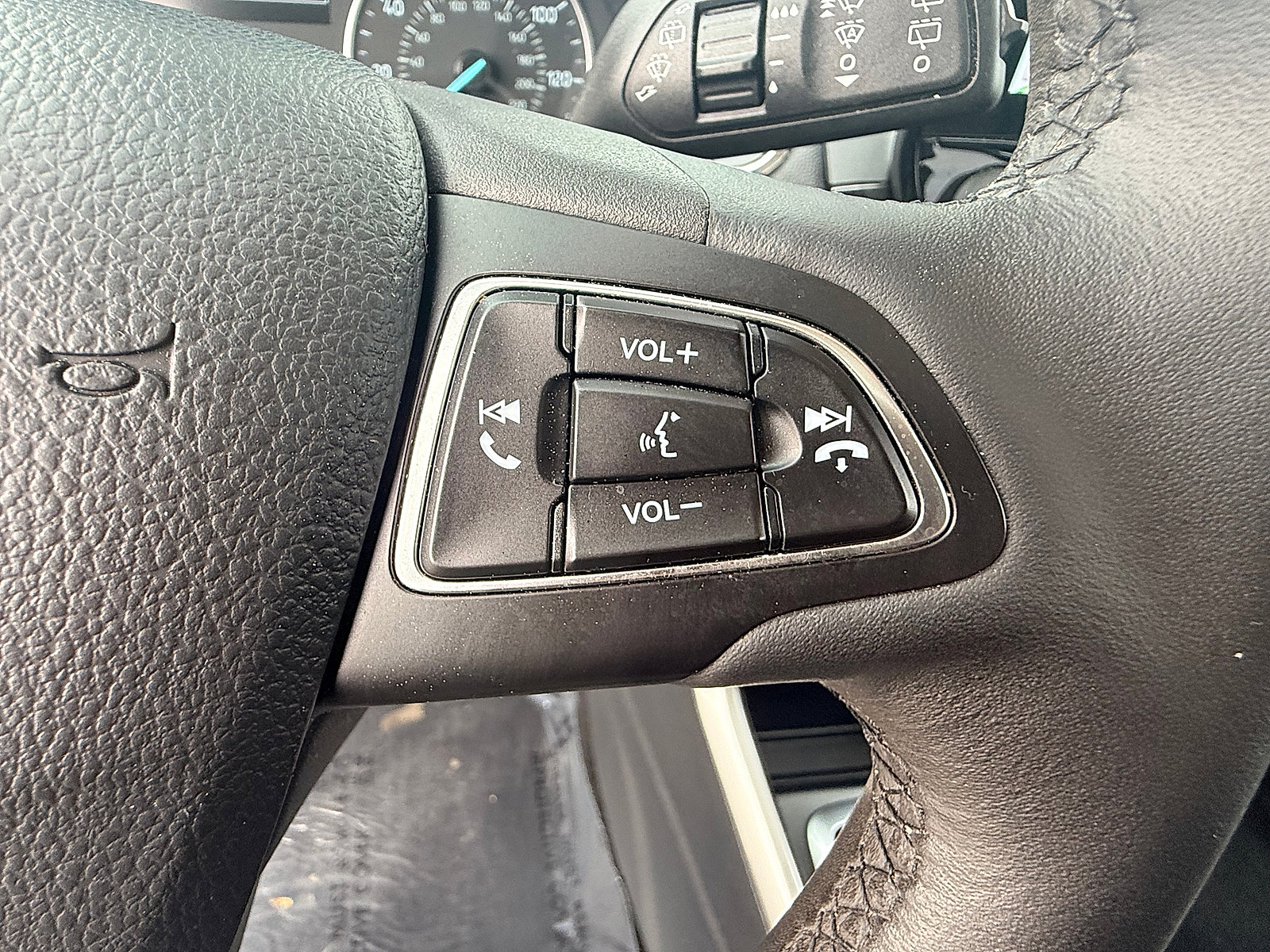 Used 2018 Ford EcoSport Titanium w/ Titanium Cold Weather Package AWD/4WD image 18