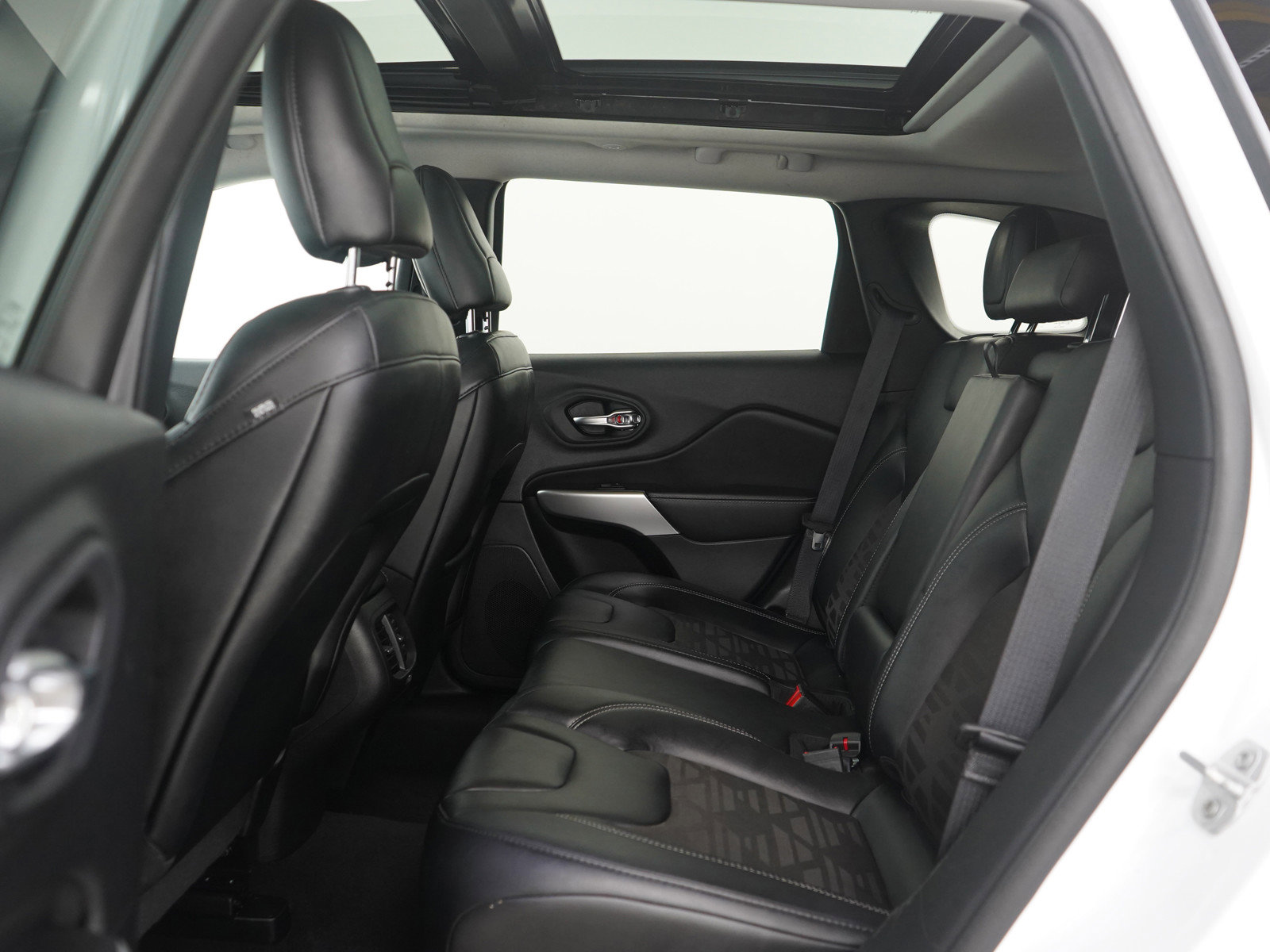 Used 2022 Jeep Cherokee Latitude w/ Sun & Sound Group image 19