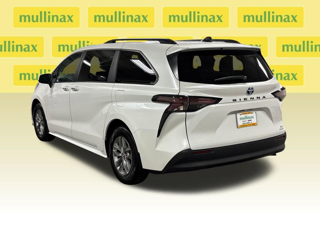 Used 2024 Toyota Sienna XLE FWD image 17