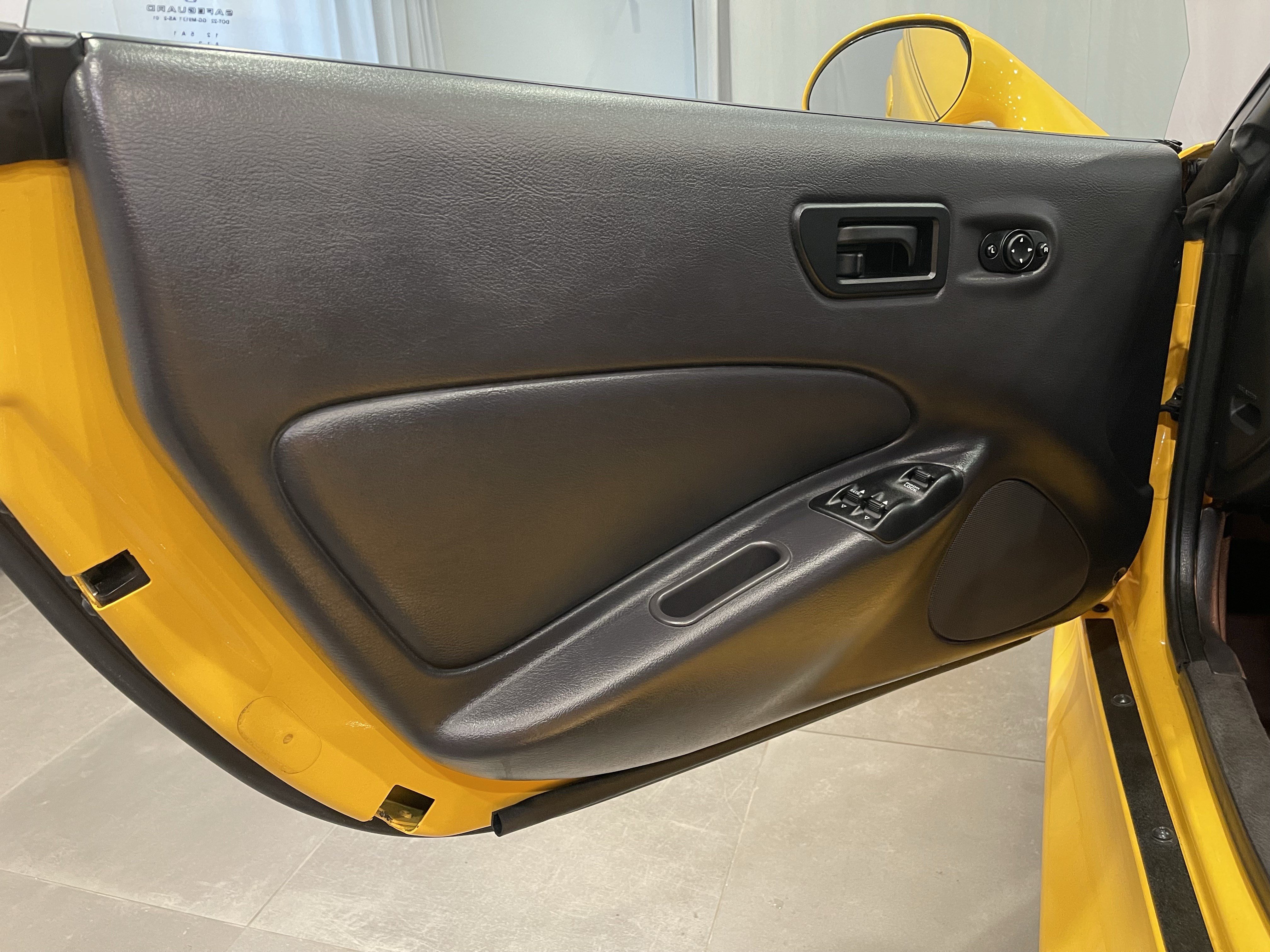 Used 2002 Chrysler Prowler RWD image 12