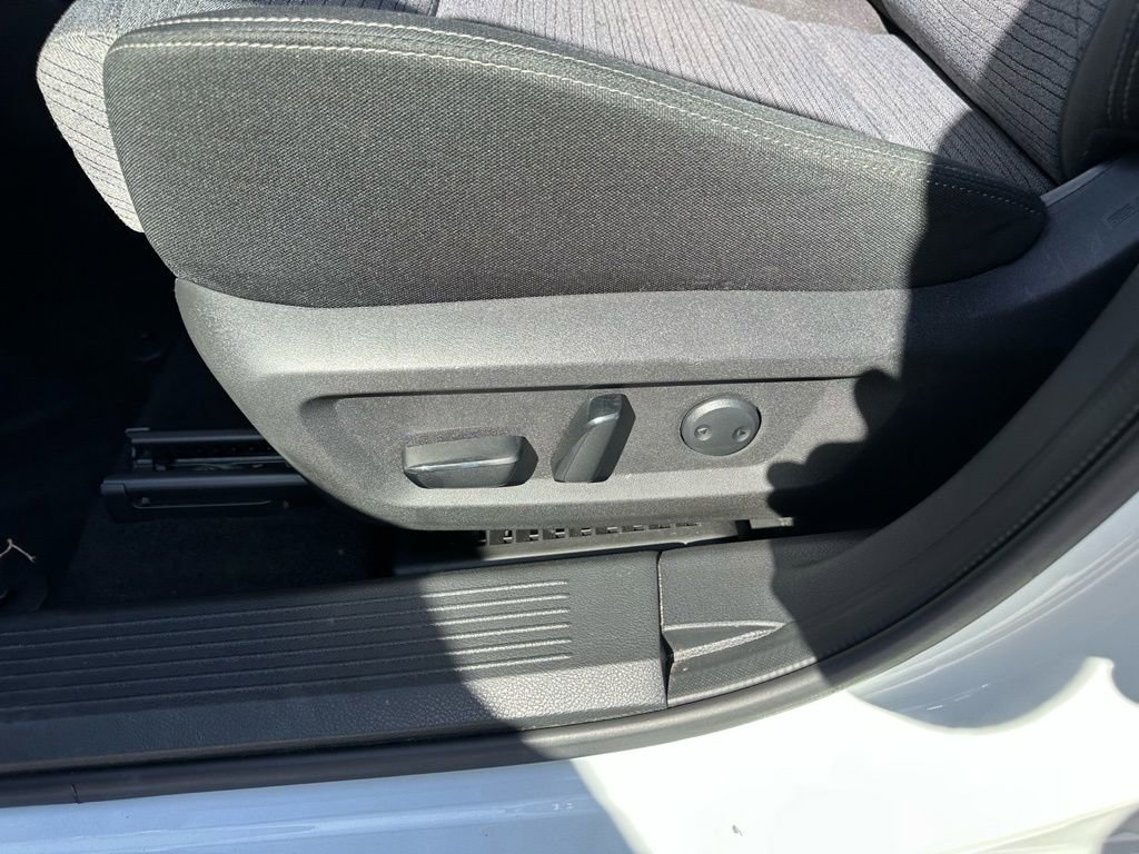 Used 2023 Nissan Rogue SV image 11