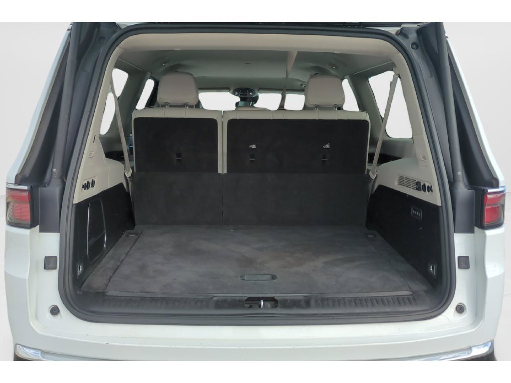 Used 2024 Jeep Wagoneer L Series II RWD image 9