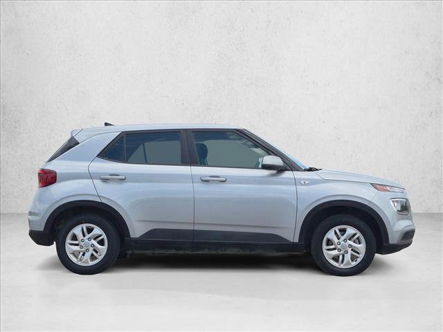 Used 2021 Hyundai Venue SE FWD image 4