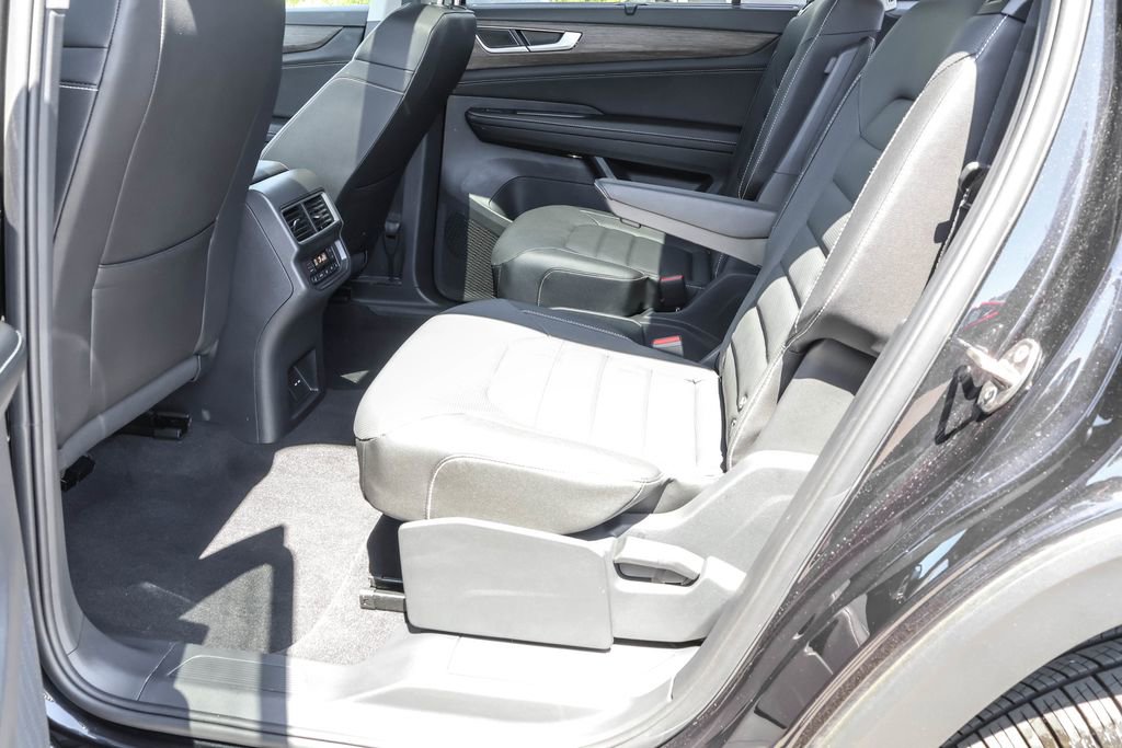 Used 2026 Volkswagen Atlas SEL AWD/4WD image 32