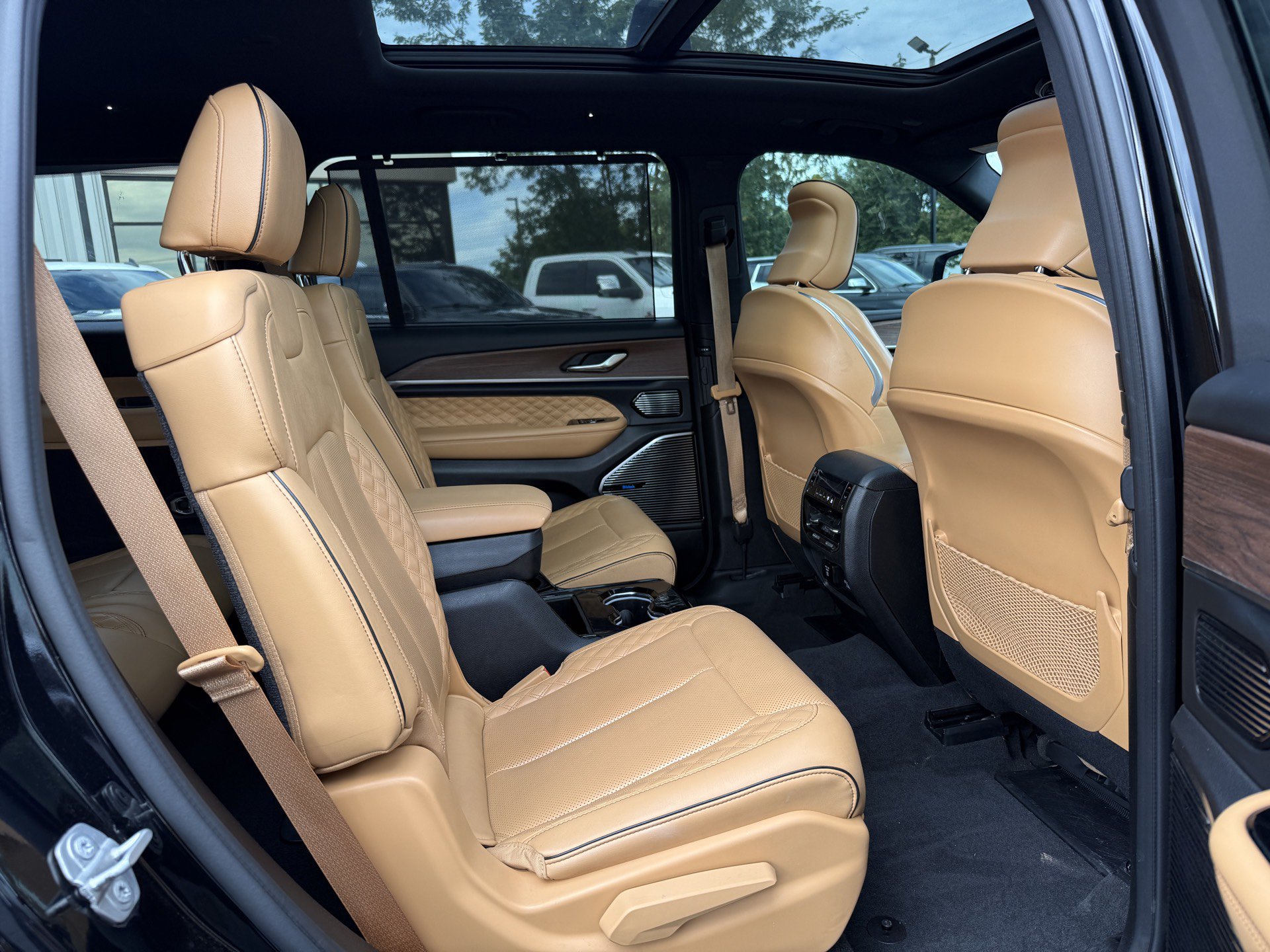 Used 2021 Jeep Grand Cherokee L Summit w/ Luxury Tech Group V AWD/4WD image 27