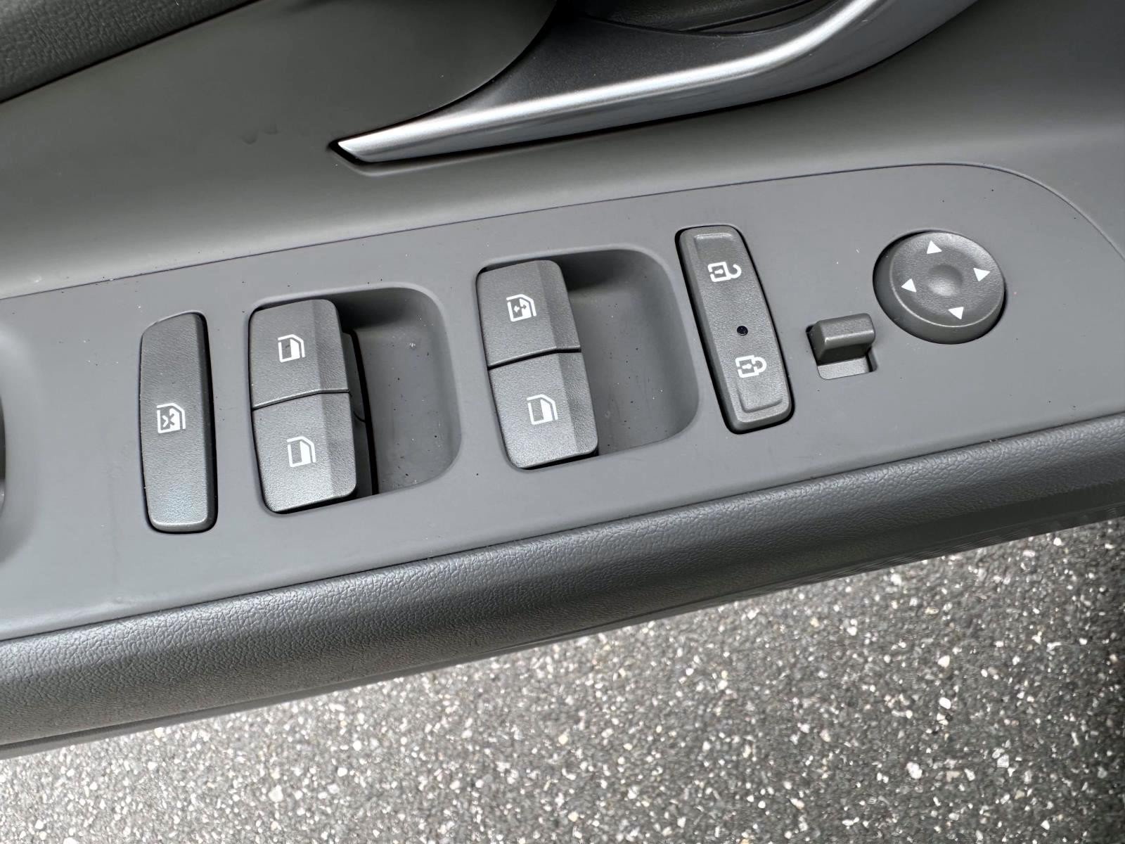 Used 2023 Hyundai Elantra SEL w/ Convenience Package FWD image 9