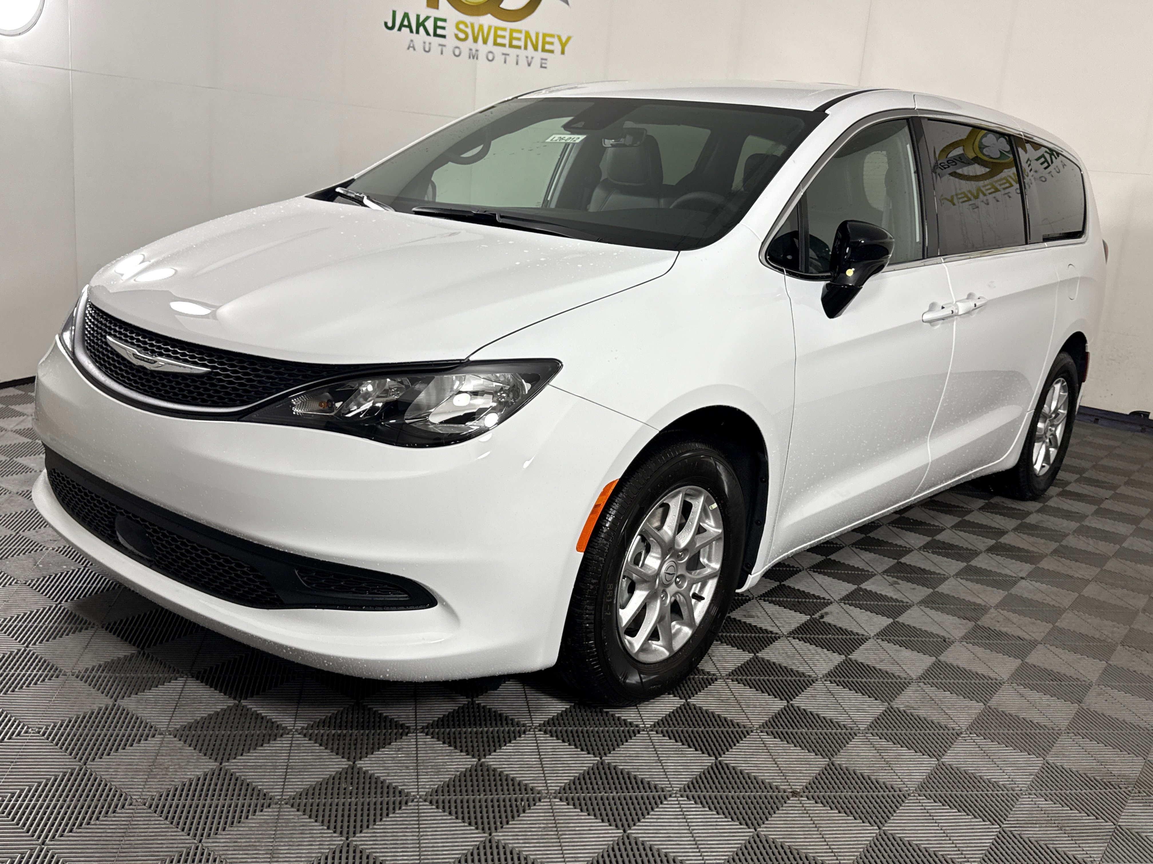 New 2026 Chrysler Voyager LX image 4