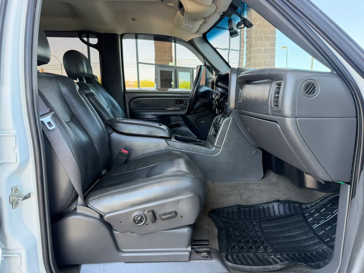 Used 2004 Chevrolet Silverado 2500 LT RWD image 47