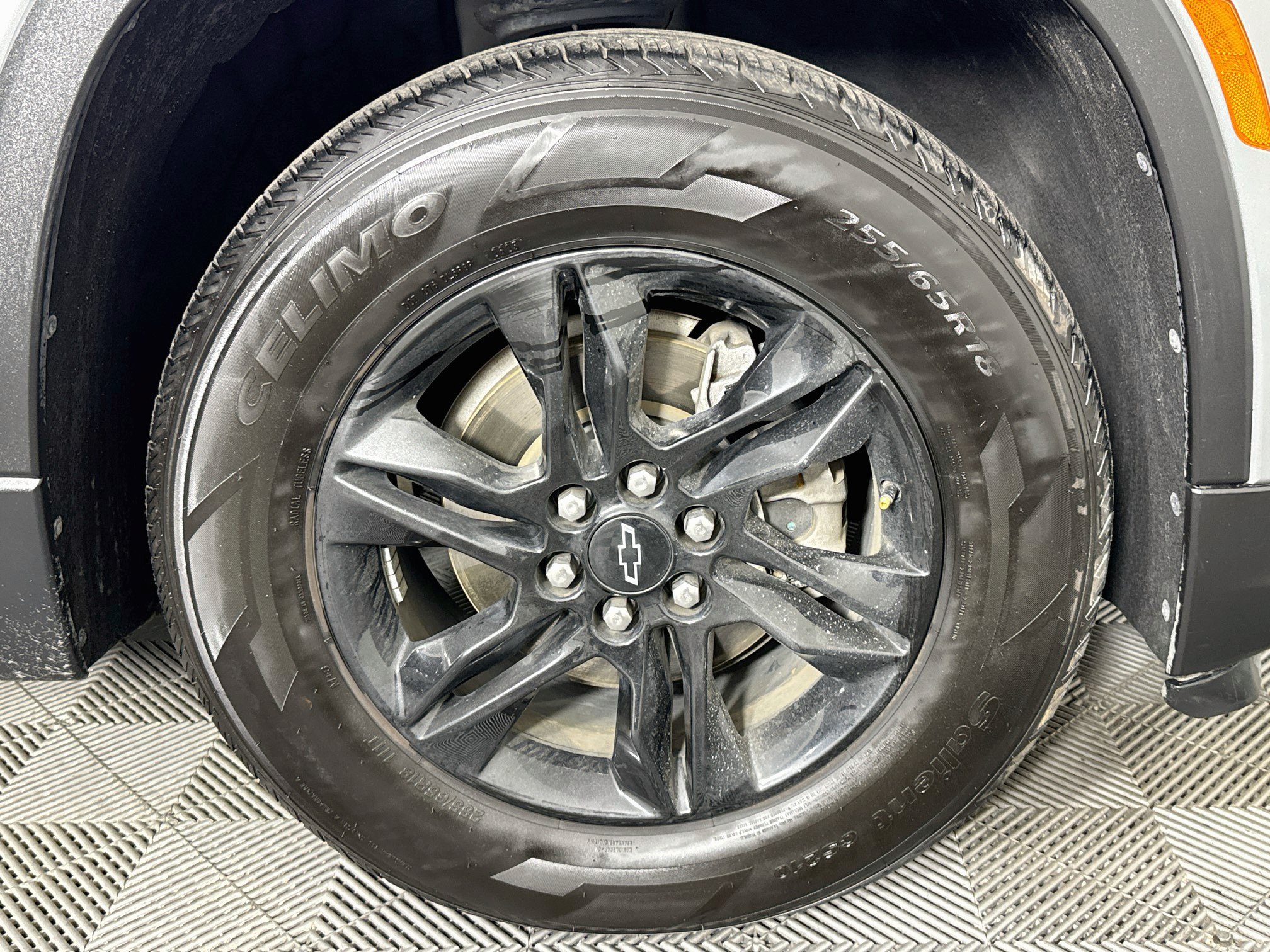 Used 2024 Chevrolet Traverse LS w/ Midnight/Sport Edition FWD image 30