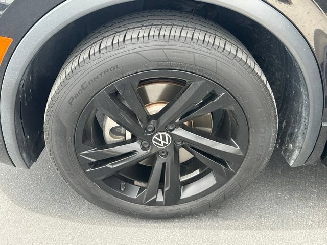 Used 2023 Volkswagen Tiguan SE R-Line AWD/4WD image 14
