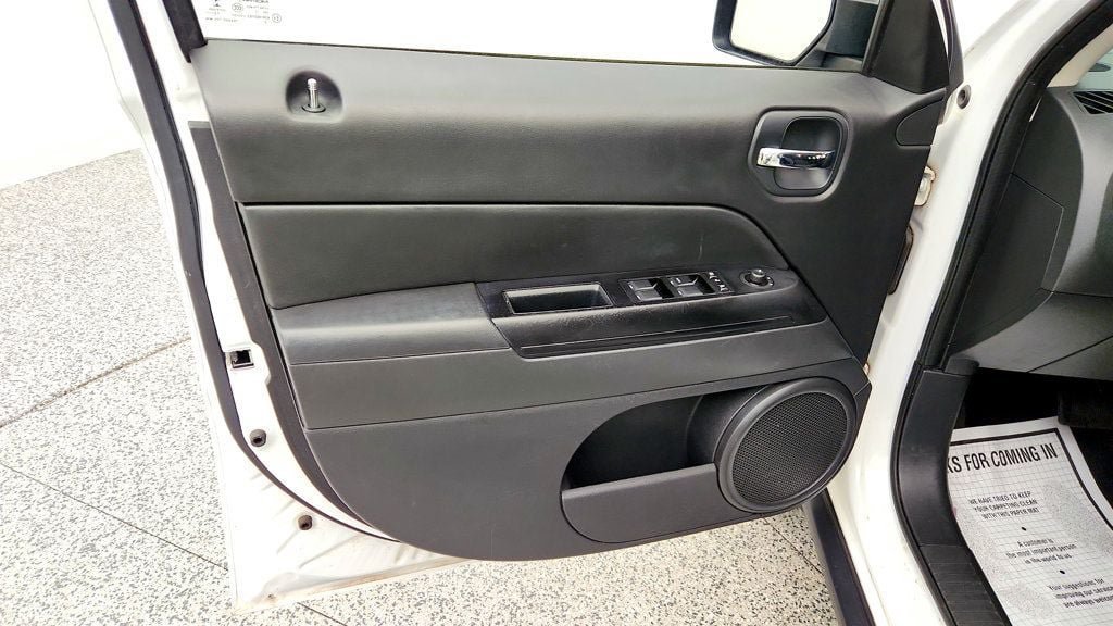 Used 2014 Jeep Patriot Latitude AWD/4WD image 10