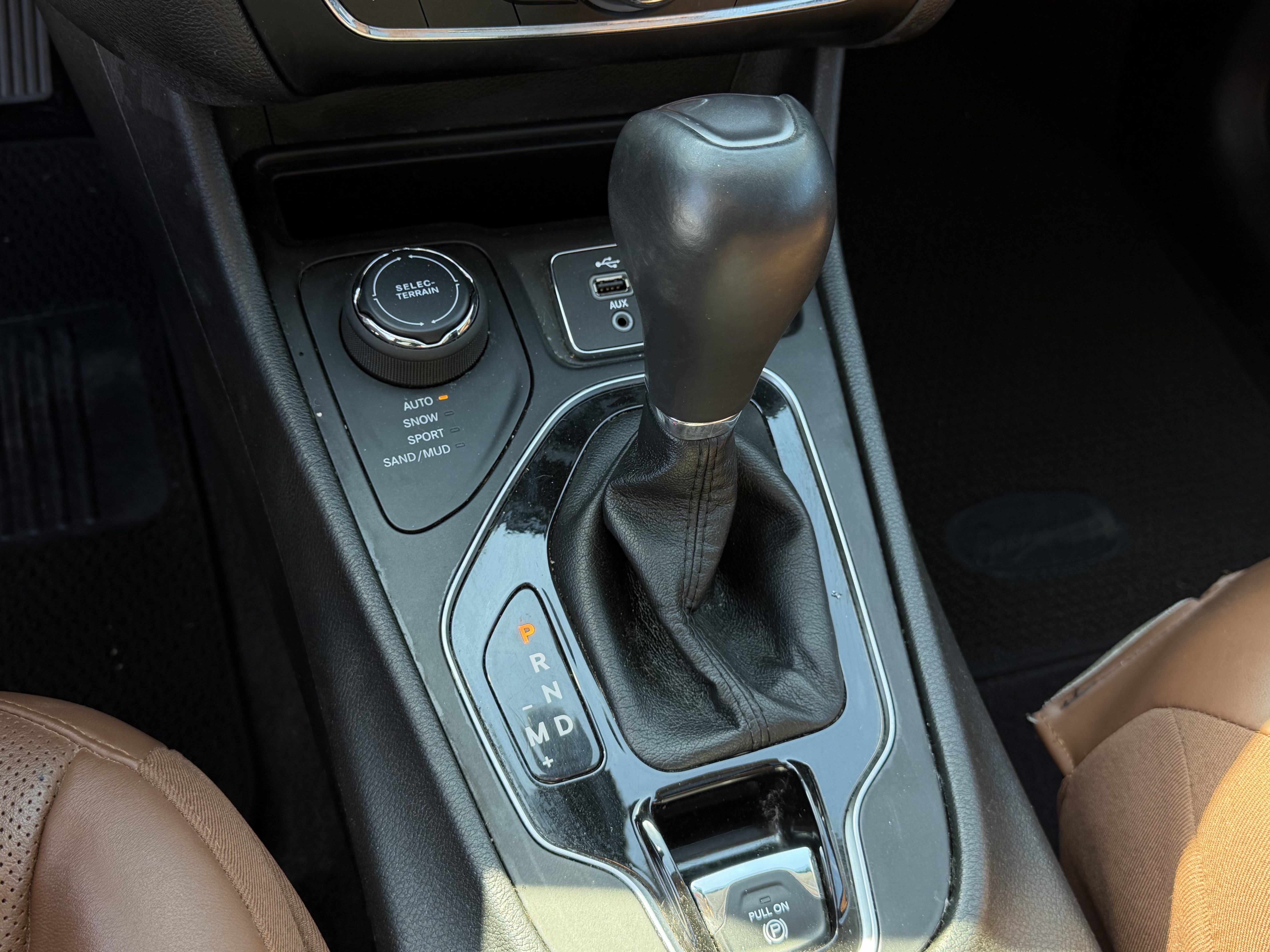 Used 2019 Jeep Cherokee Overland AWD/4WD image 16