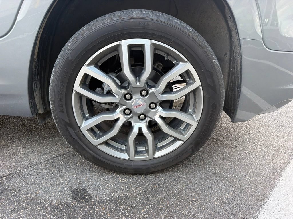 Used 2024 GMC Terrain Denali w/ Denali Premium Package AWD/4WD image 6
