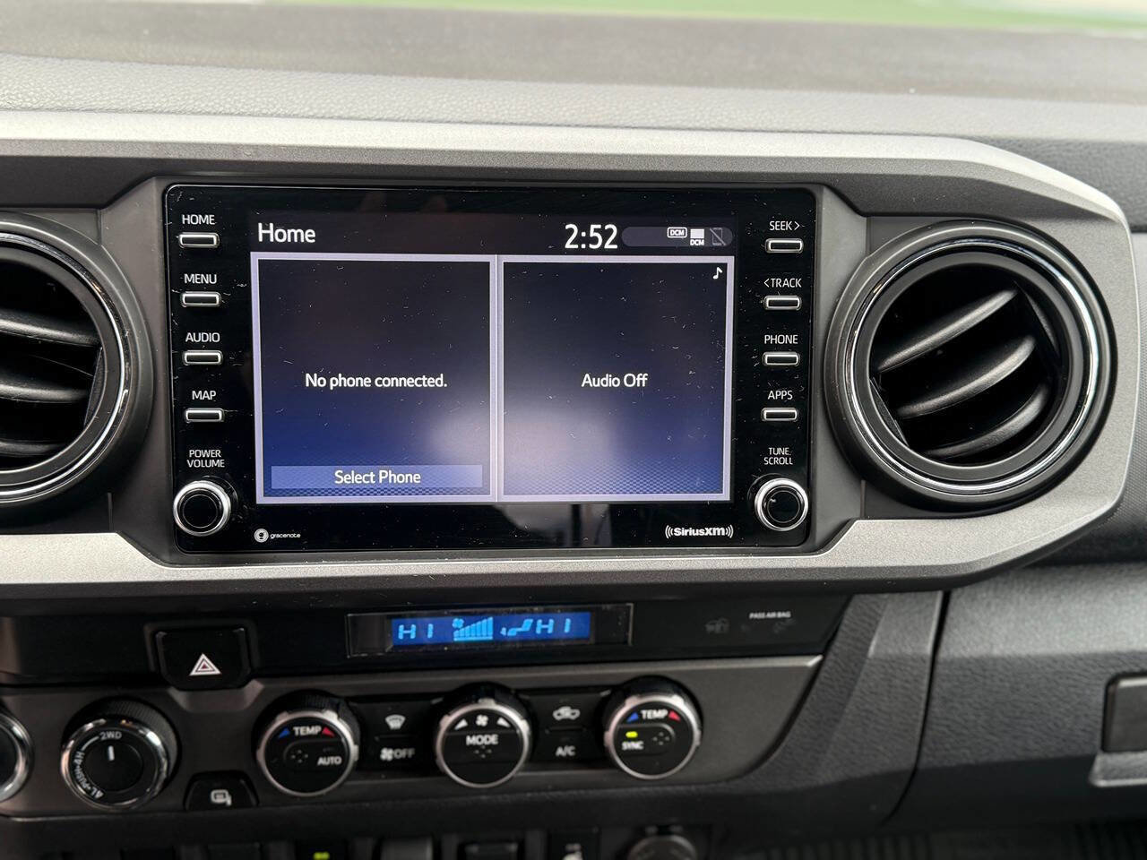 Used 2022 Toyota Tacoma TRD Off-Road image 19