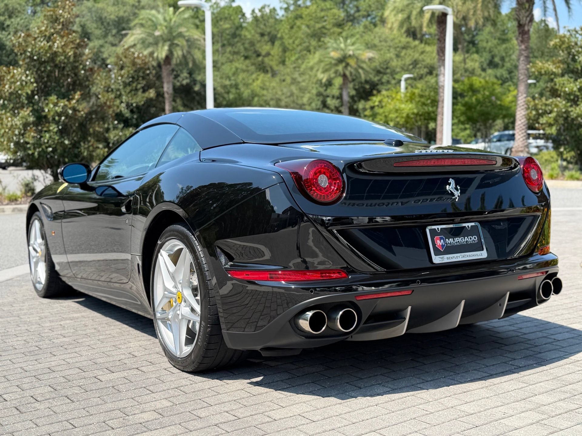 Used 2016 Ferrari California T RWD image 39