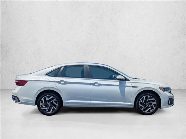 Used 2024 Volkswagen Jetta SEL FWD image 4