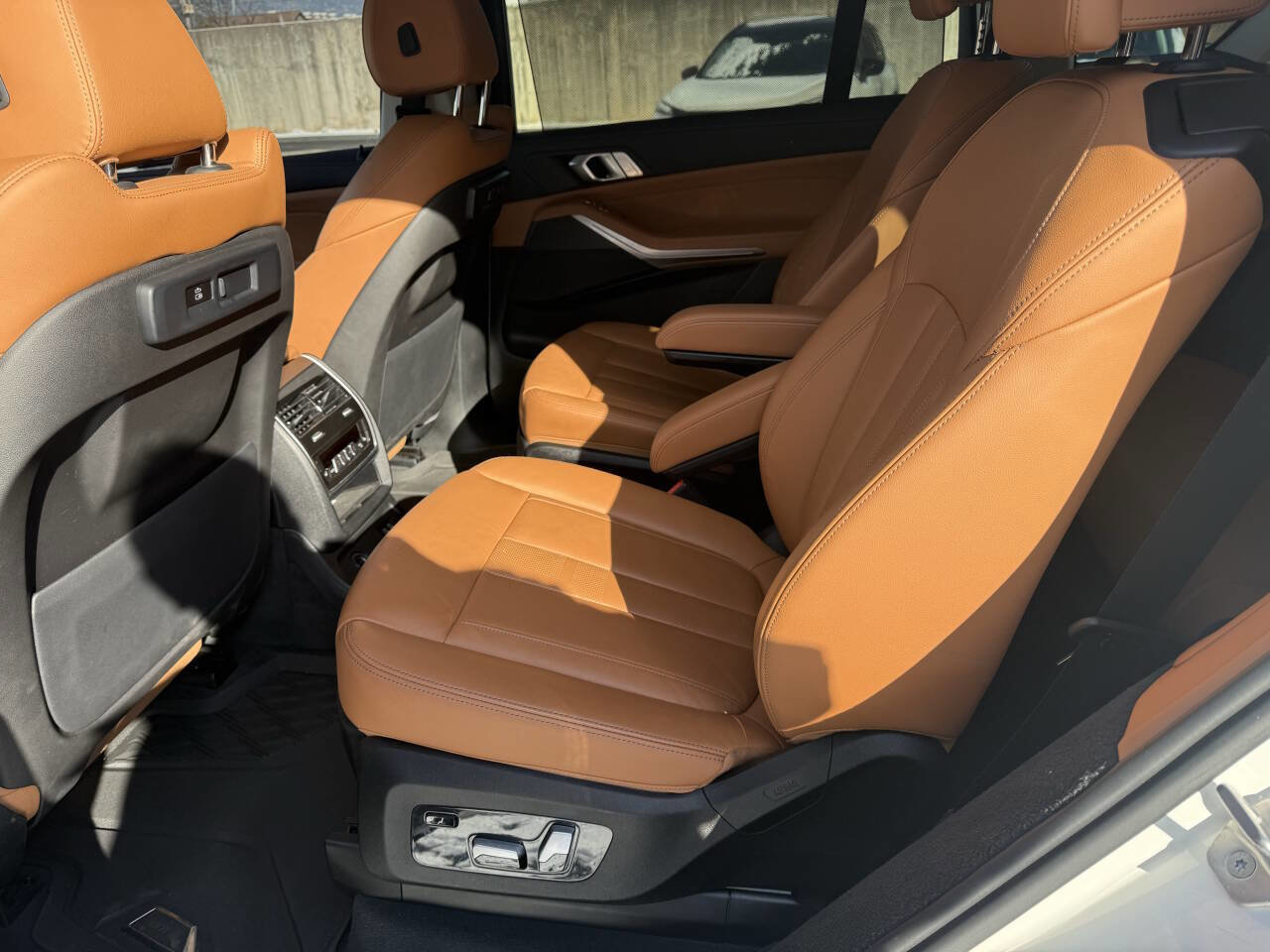 Used 2022 BMW X7 xDrive40i w/ Premium Package image 16