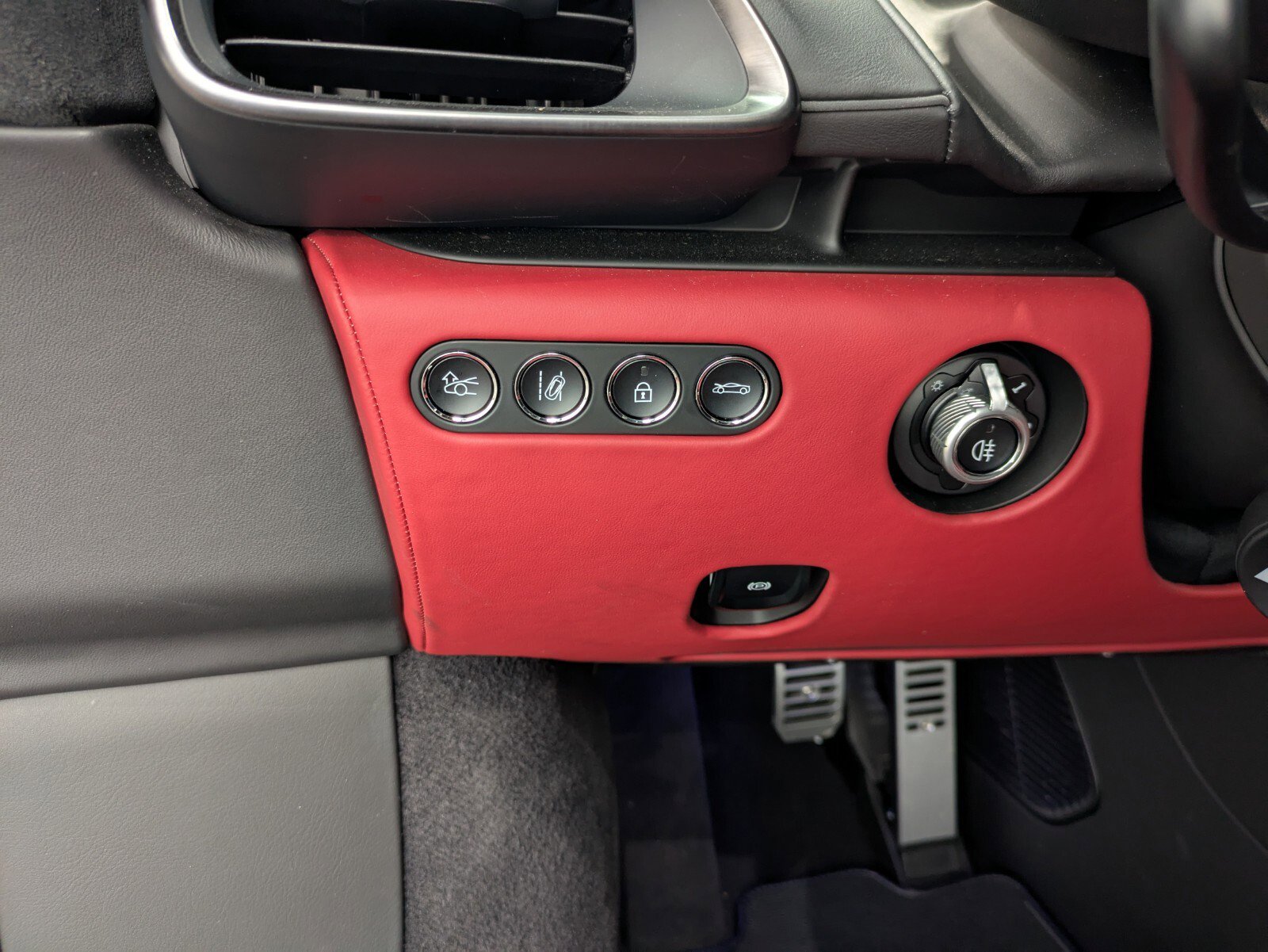 Used 2023 McLaren Artura image 17