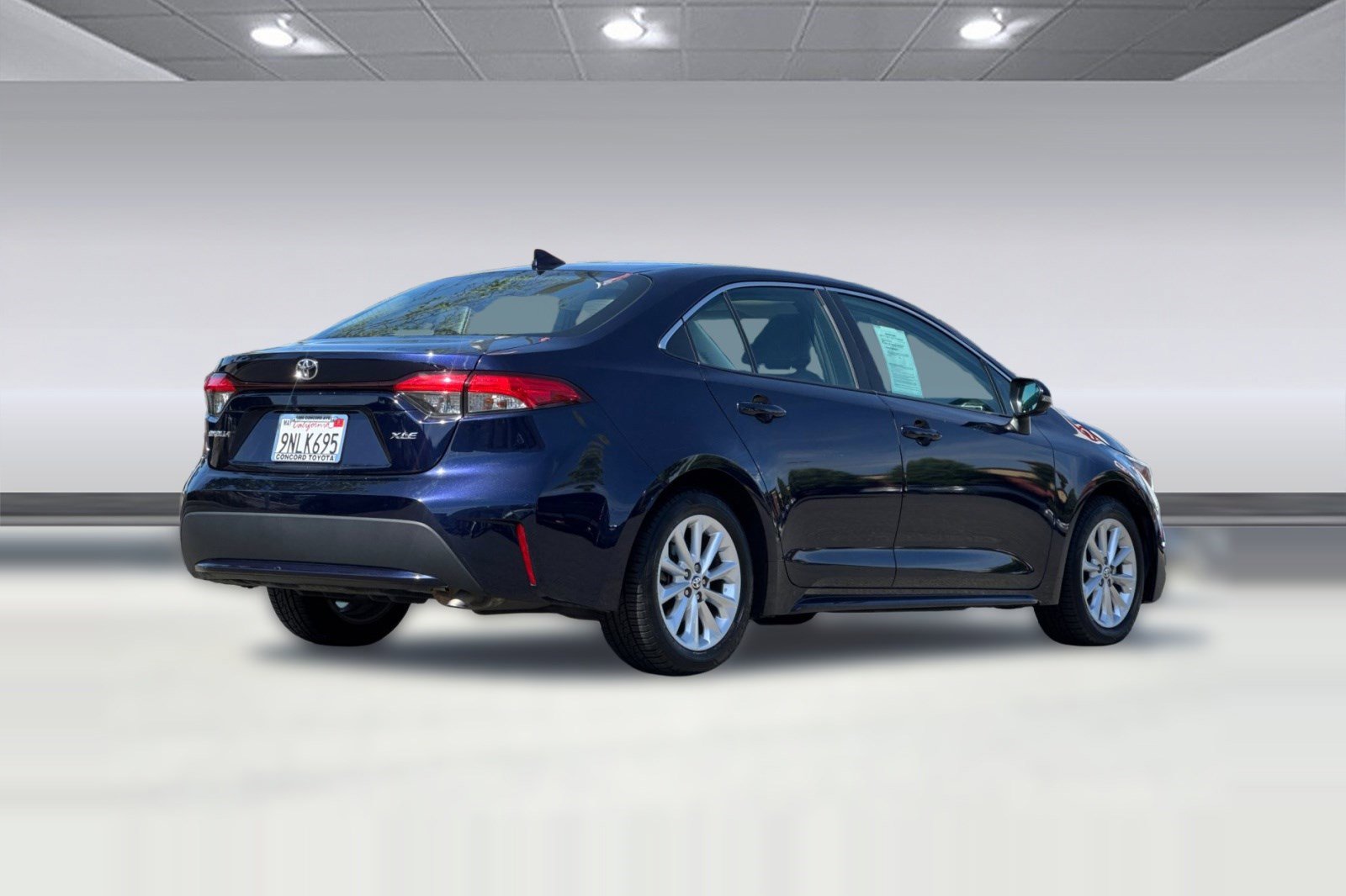 Used 2020 Toyota Corolla XLE image 3