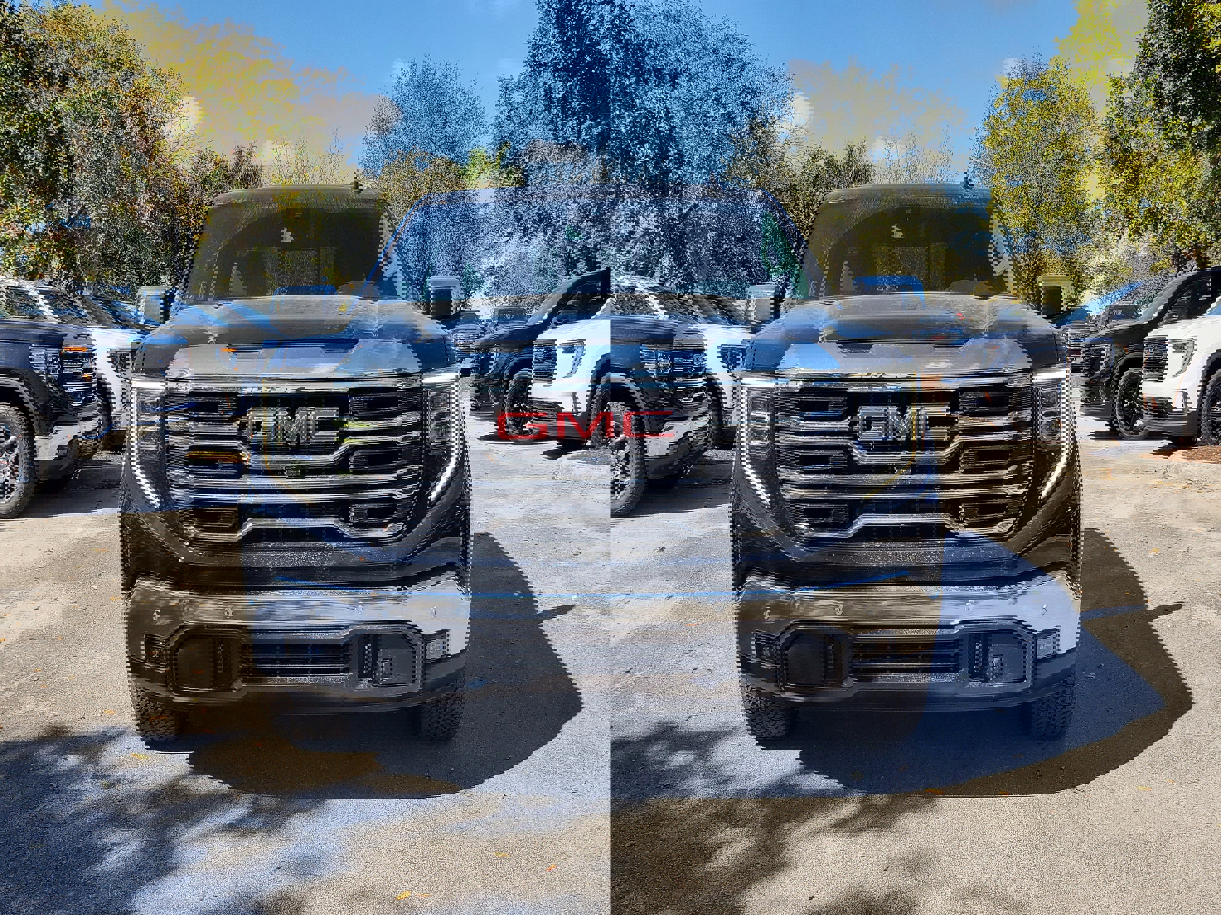 New 2026 GMC Sierra 1500 SLT image 2