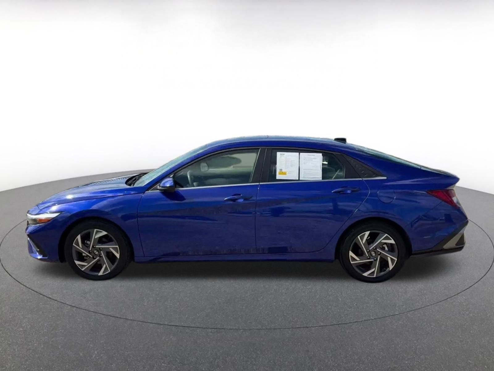 Used 2025 Hyundai Elantra SEL FWD image 7