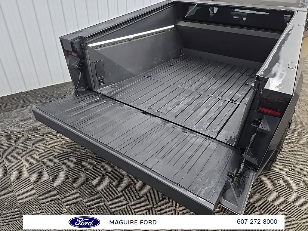 Used 2024 Tesla Cybertruck AWD Crew Cab image 12