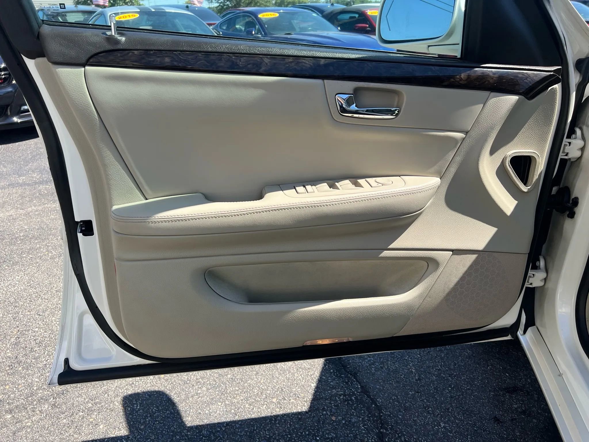 Used 2009 Cadillac DTS w/ Trunk Convenience Package FWD image 18