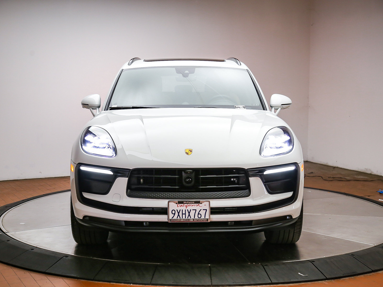 Certified 2025 Porsche Macan 4S Electric AWD/4WD image 35