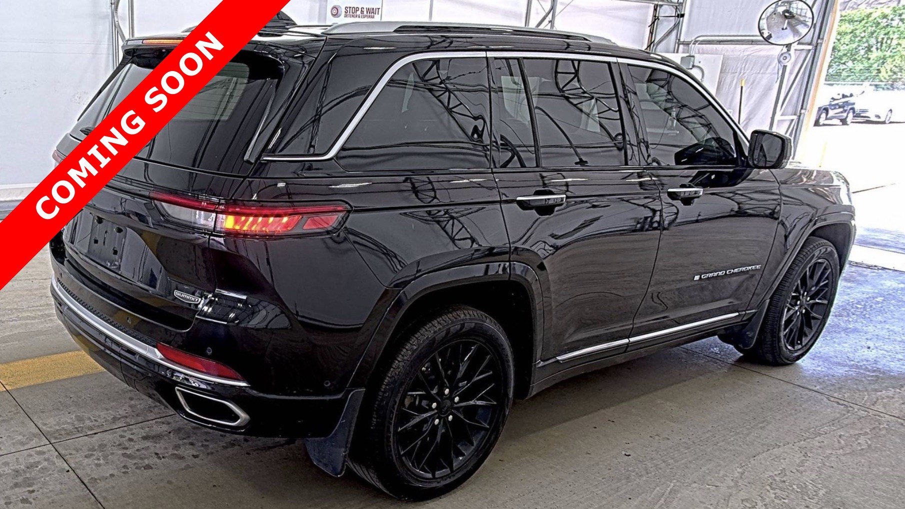 Used 2023 Jeep Grand Cherokee Summit w/ MOPAR Finishing Package AWD/4WD image 4