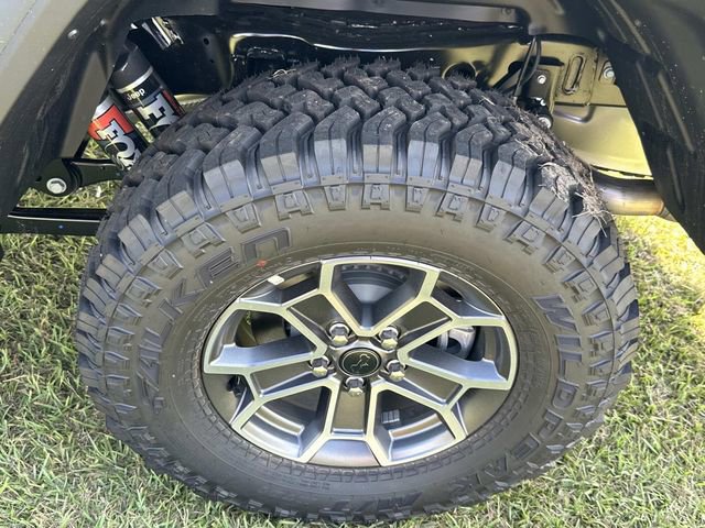 New 2025 Jeep Gladiator Mojave w/ Convenience Group image 13