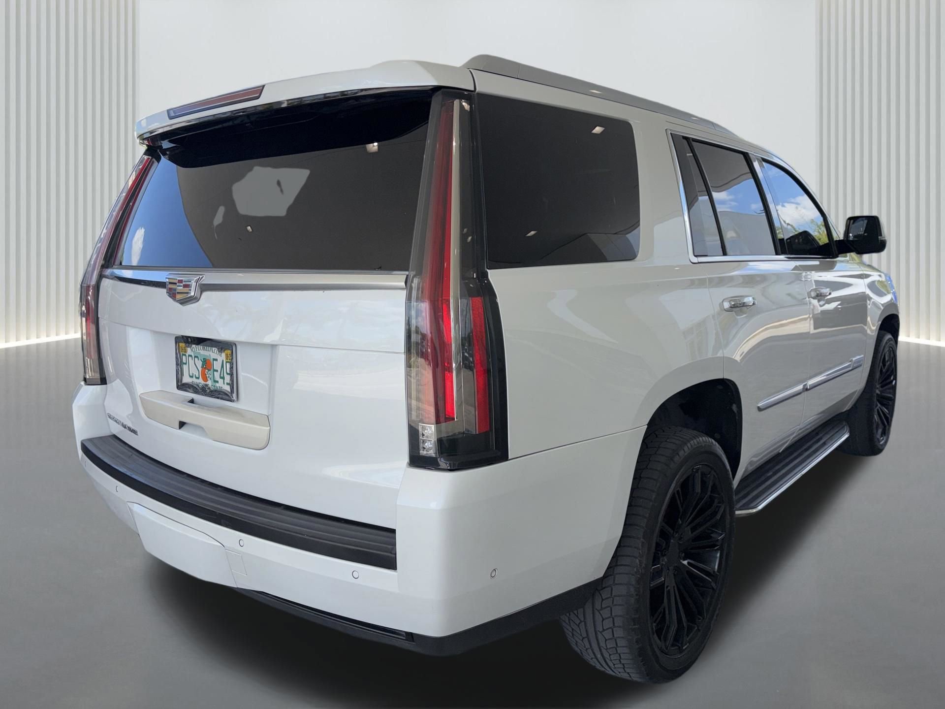 Used 2019 Cadillac Escalade Luxury RWD image 4