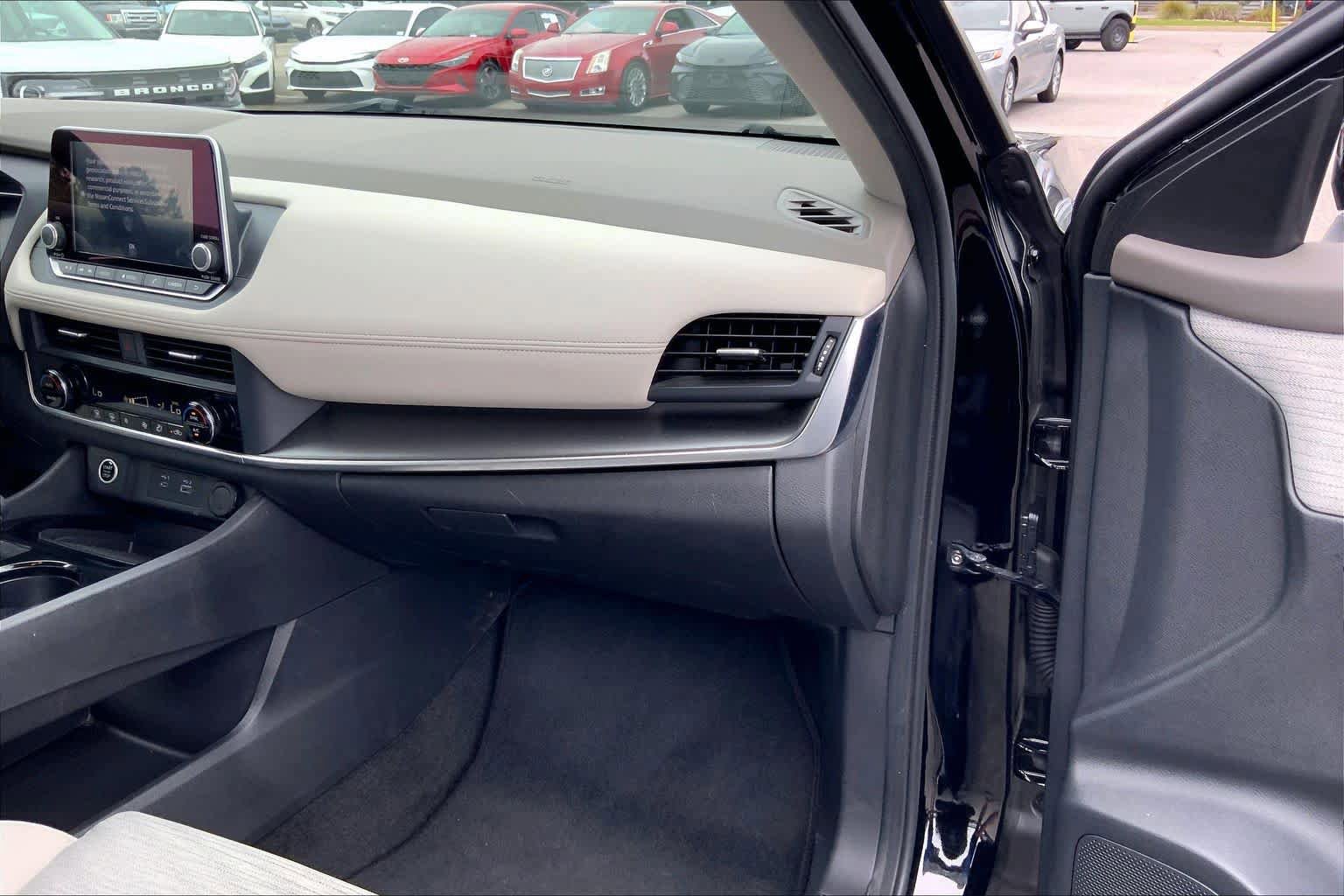 Used 2023 Nissan Rogue SV AWD/4WD image 18