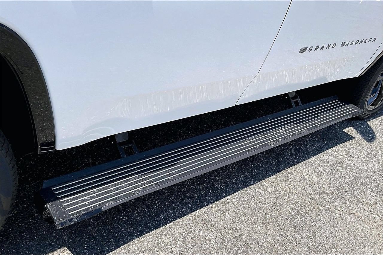 New 2026 Jeep Grand Wagoneer Summit AWD/4WD image 9