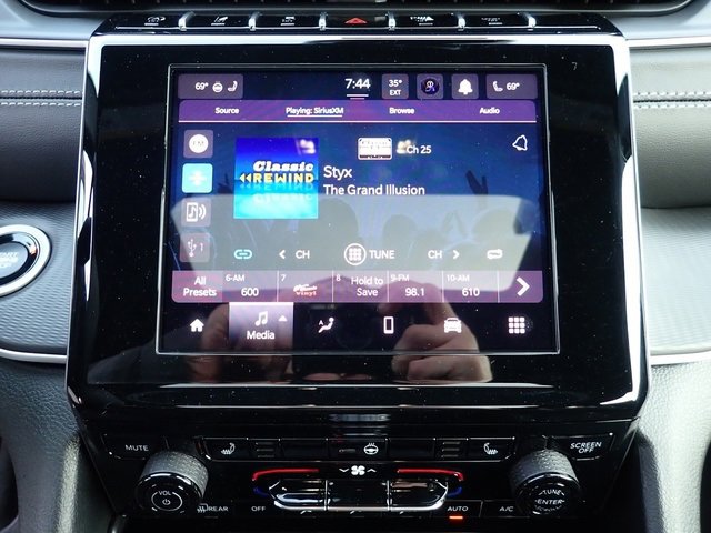 New 2025 Jeep Grand Cherokee L Altitude image 21