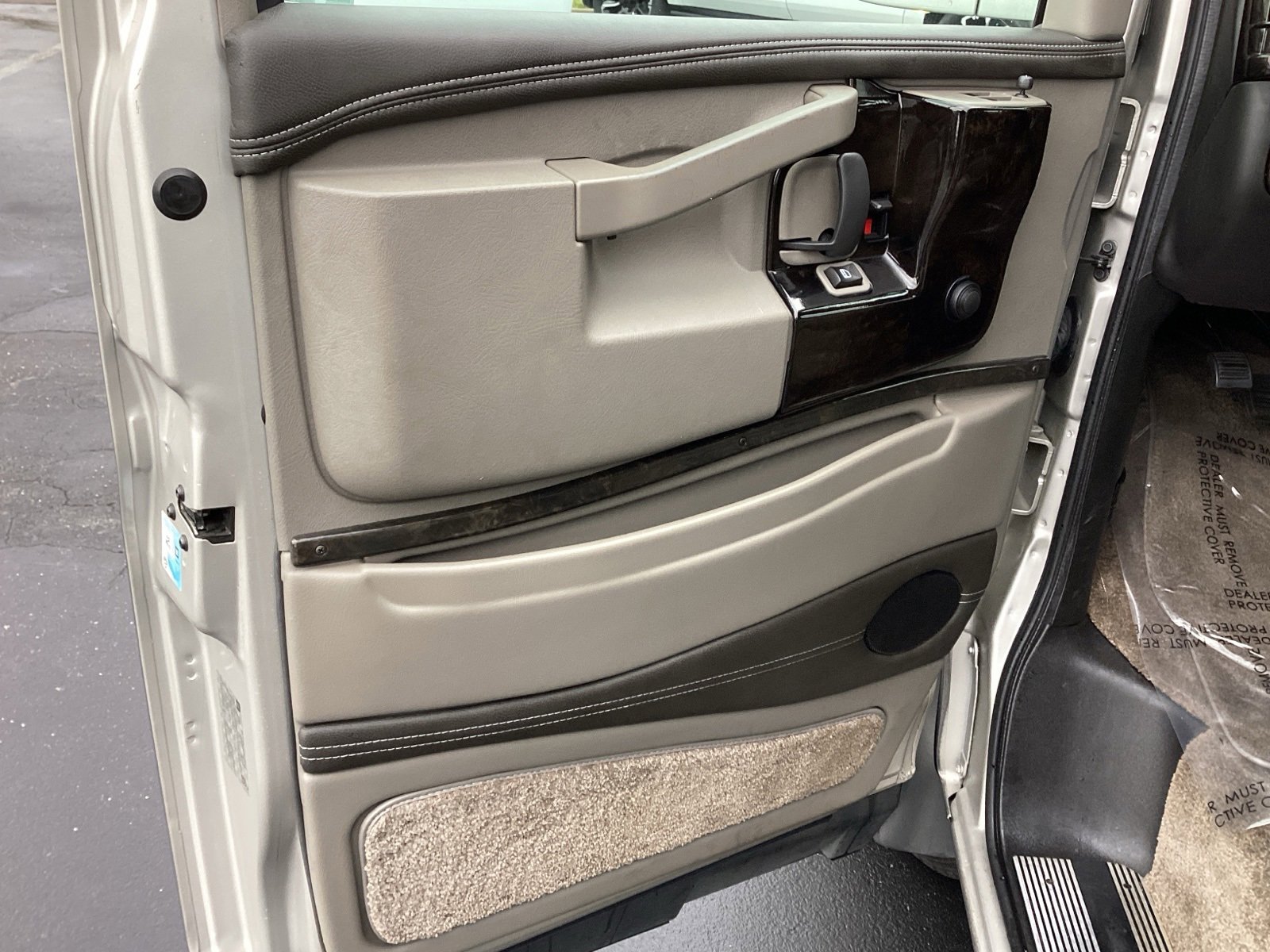 Used 2018 Chevrolet Express 2500 w/ Enhanced Convenience Package image 24