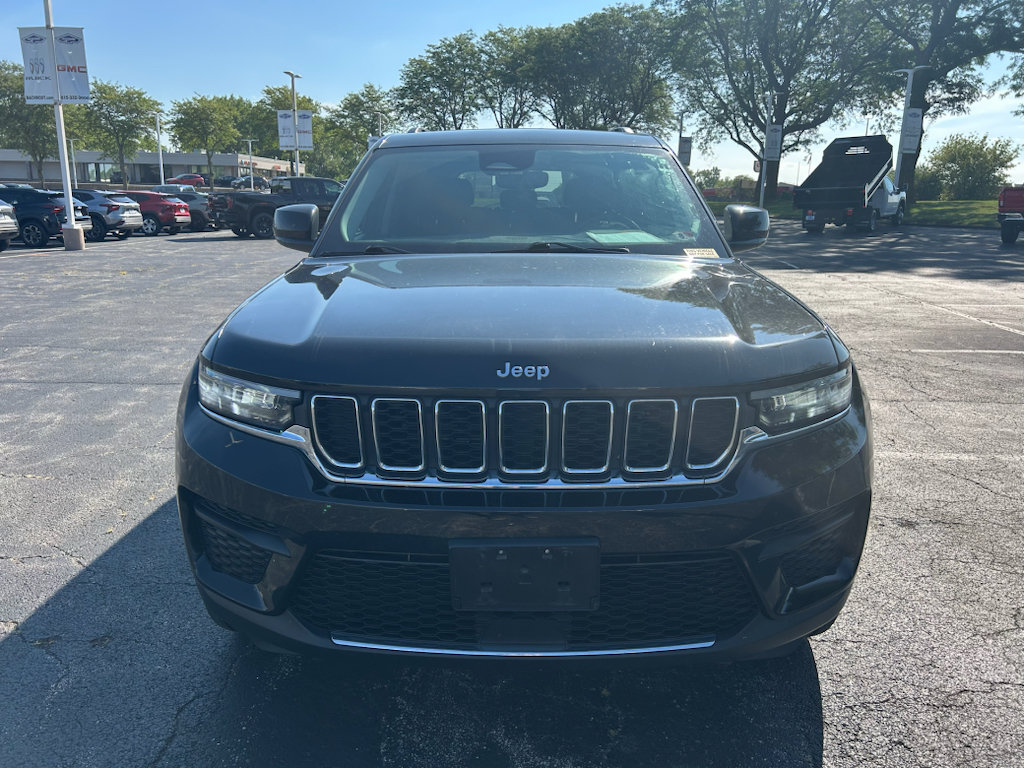 Used 2022 Jeep Grand Cherokee Laredo w/ Luxury Tech Group I AWD/4WD image 2