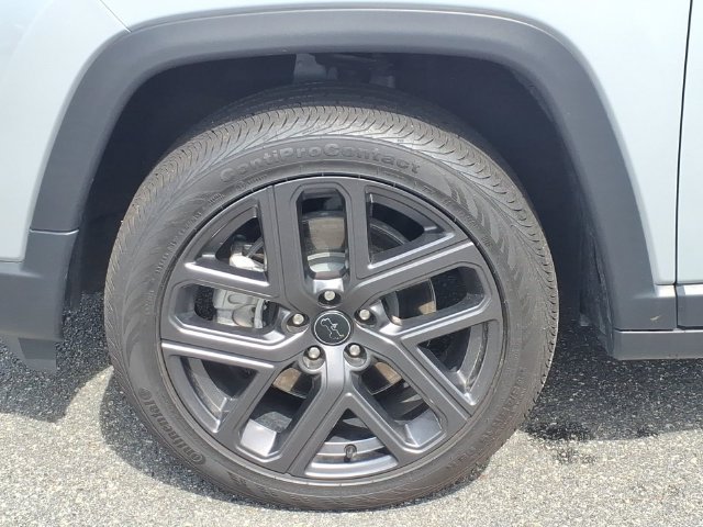 Used 2025 Jeep Compass Limited w/ Sun & Sound Group AWD/4WD image 9
