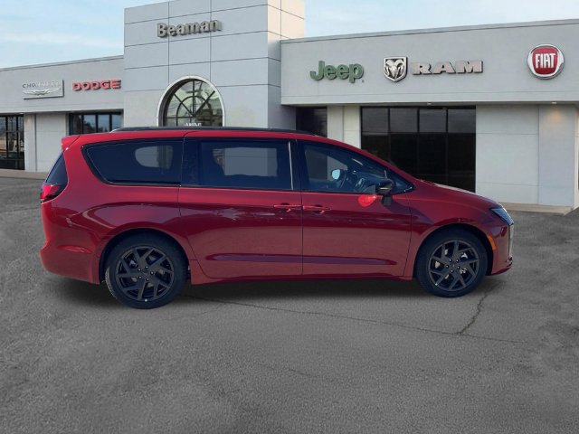 New 2027 Chrysler Pacifica Limited FWD image 2