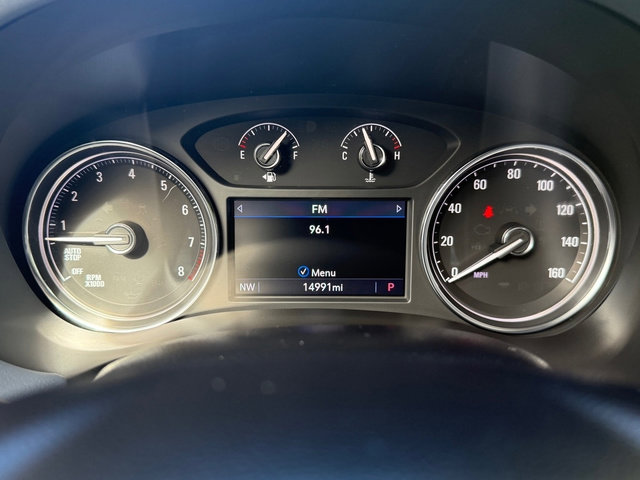 Used 2024 Buick Enclave Essence image 27