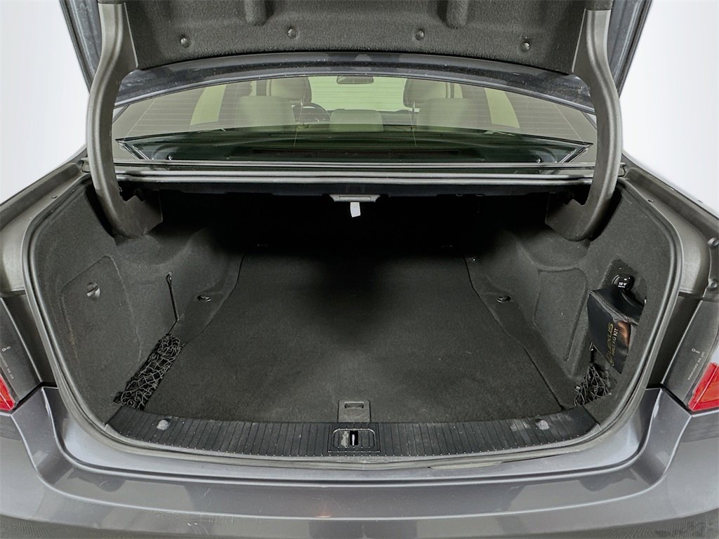 Used 2013 Mercedes-Benz E 350 Sedan image 26