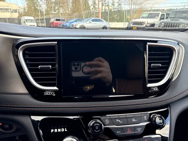 New 2026 Chrysler Pacifica Pinnacle AWD/4WD image 23