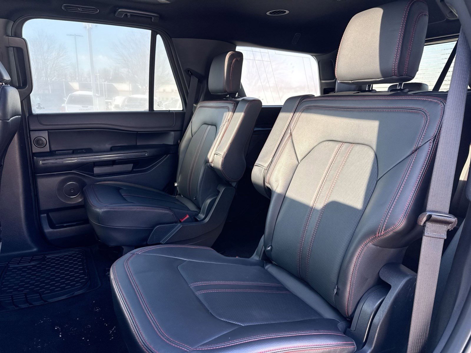 Used 2023 Ford Expedition Limited image 24