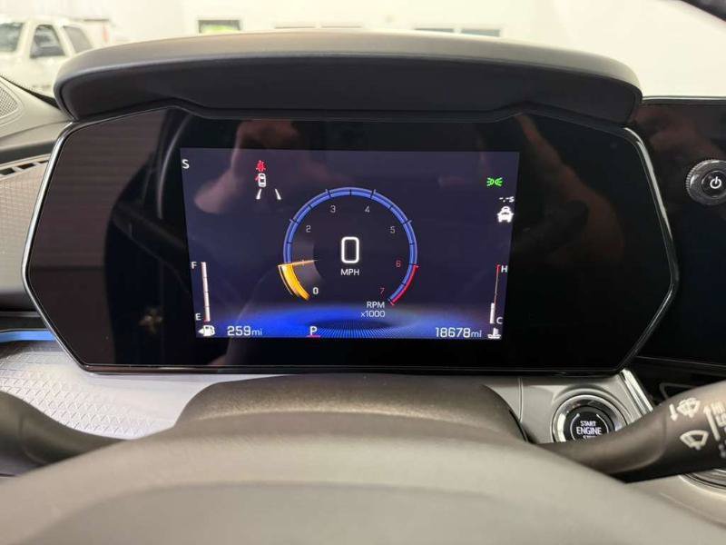 Used 2025 Chevrolet Trax LT w/ LT Convenience Package FWD image 8