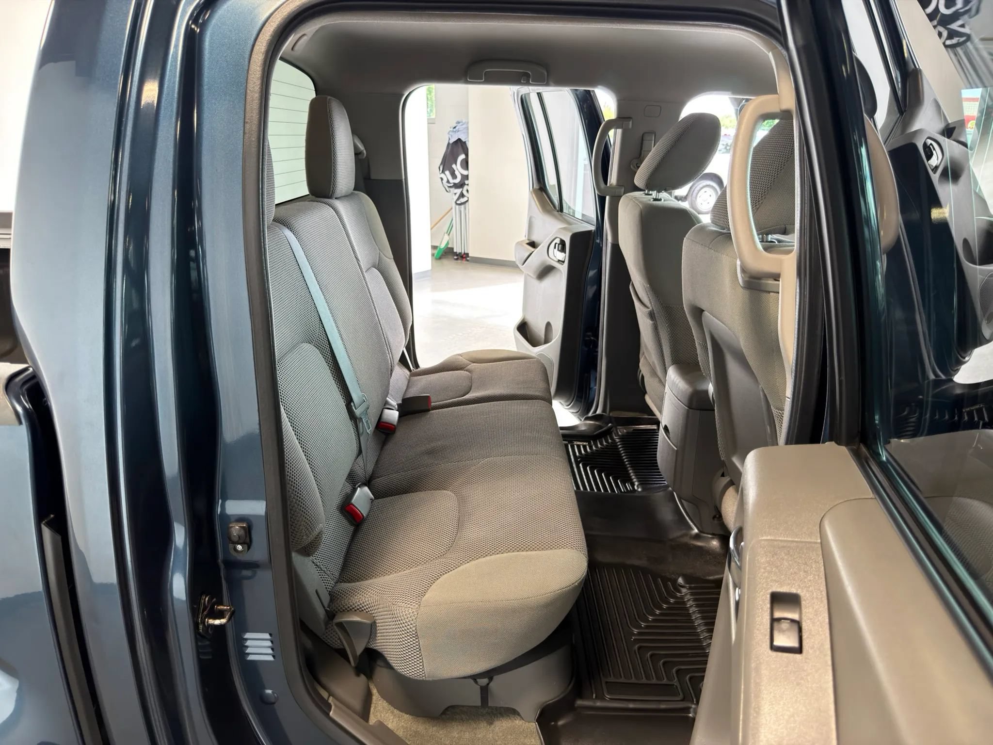 Used 2013 Nissan Frontier SV w/ SV Value Truck Pkg AWD/4WD image 24