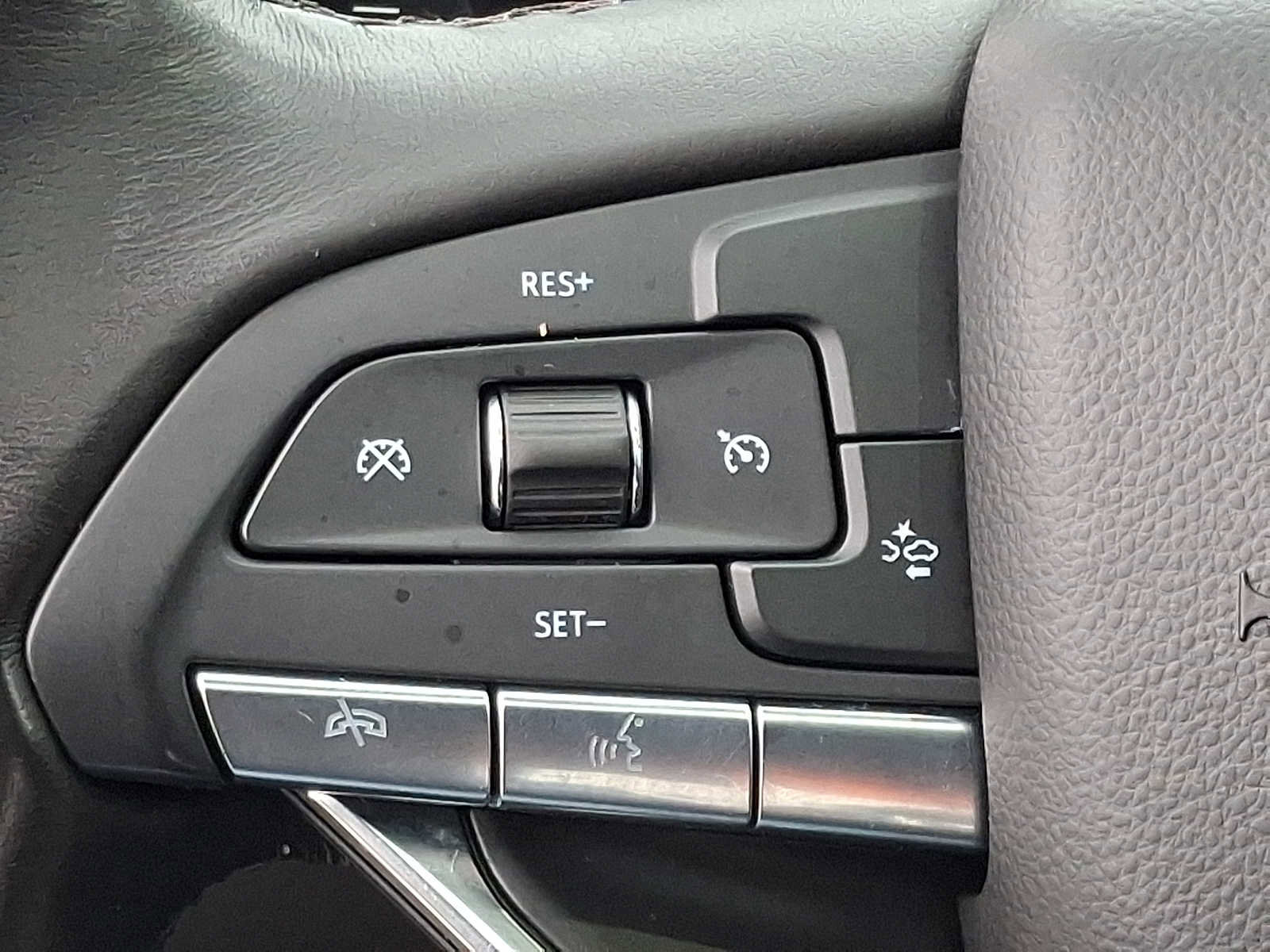 Used 2023 Cadillac XT6 Luxury image 24