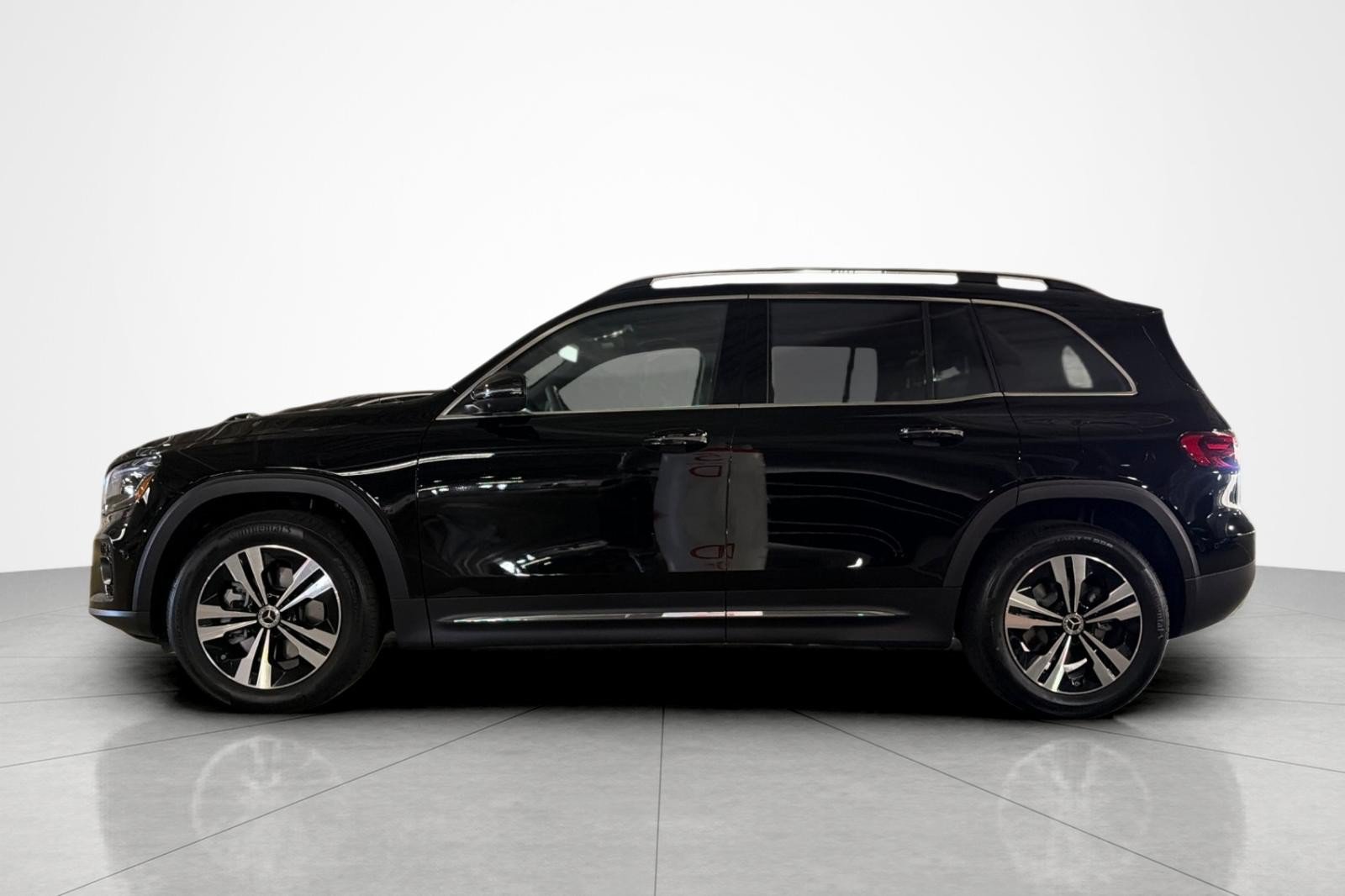 New 2026 Mercedes-Benz GLB 250 image 2